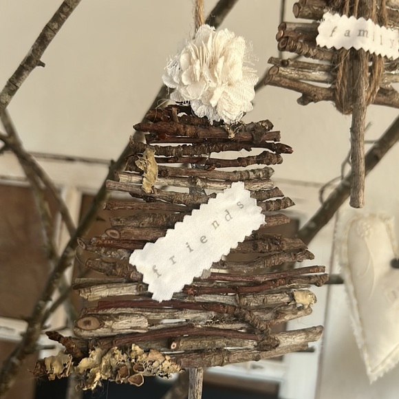 HANDCRAFTED ORNAMENTS - Picture 5 of 7